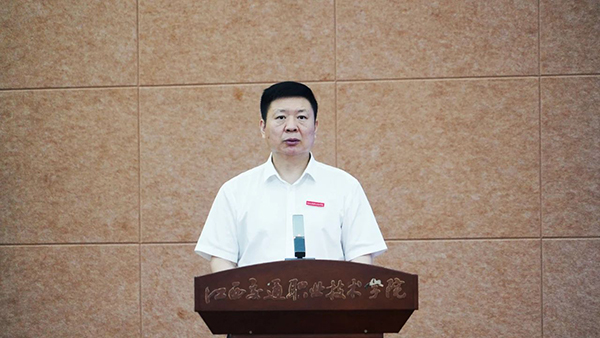 江西交通職業(yè)技術(shù)學(xué)院院長黃明忠
